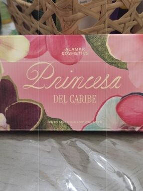 Princesa Del Caribe Pressed Pigment Palette